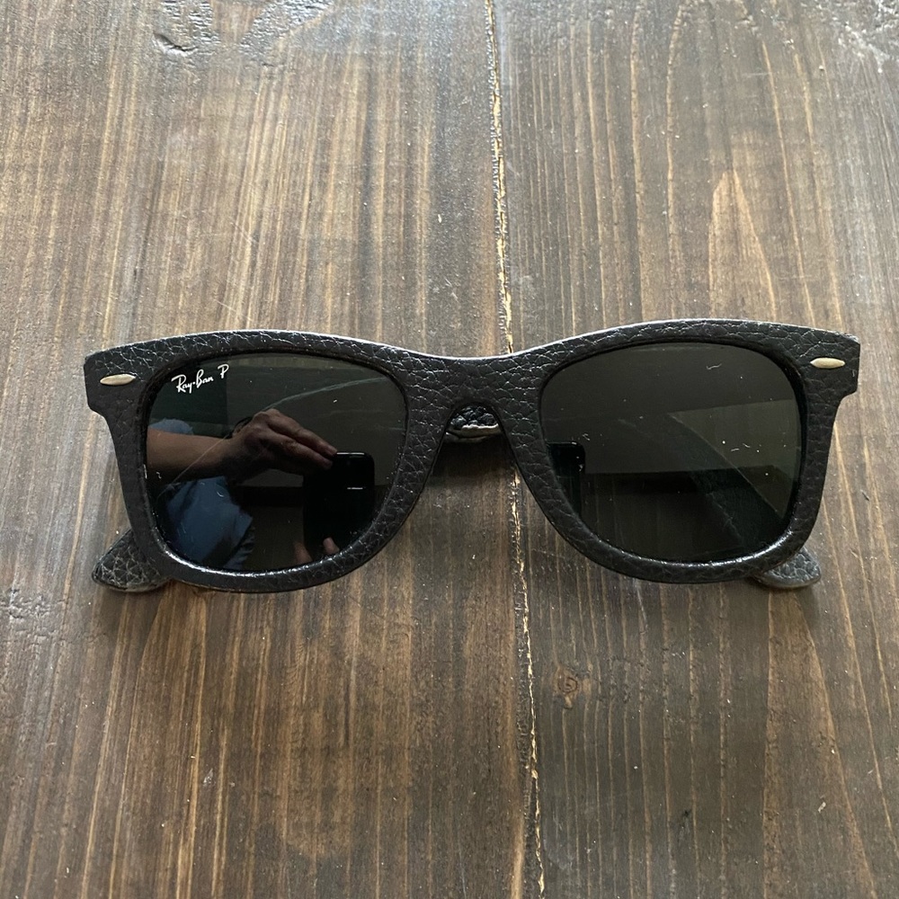 RayBan Wayfarer in Leather